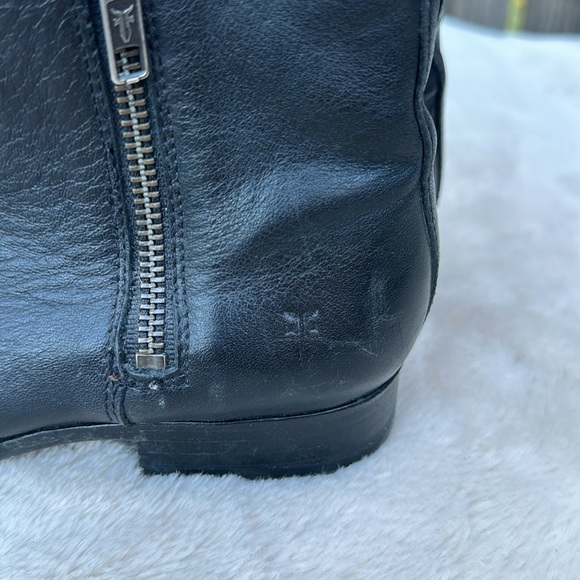 Frye Womens 7.5 Carly Boot Black Leather solid pull on round toe ankle - Picture 2 of 9
